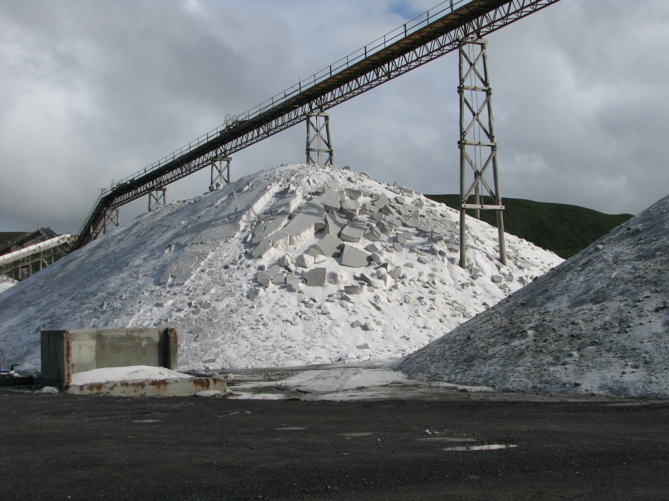 Crust of the salt pile at Lake Grassmere was broken into blocks due to earthquake shaking and the settlement of the pile.