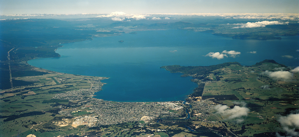 Lake Taupō fills the large caldera volcano.